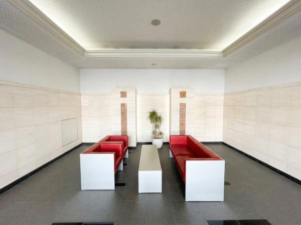 【エントランス】 | ライオンズスクエア用賀 | 高級感を感じさせる重厚な造りのエントランスが皆さんの帰りを迎えます