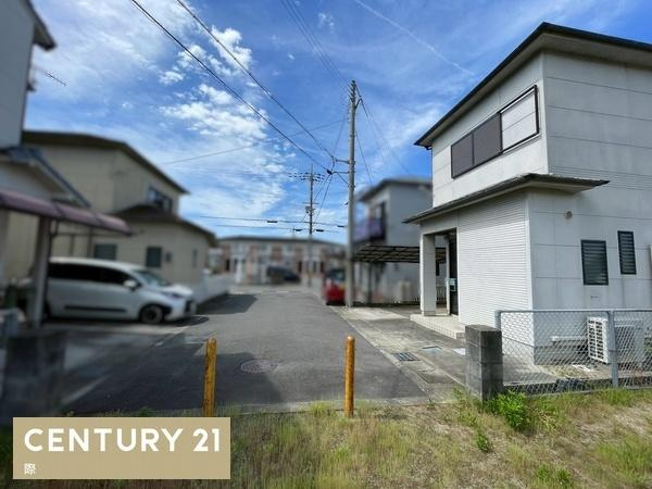 岩出市中迫　中古戸建の前面道路含む現地写真