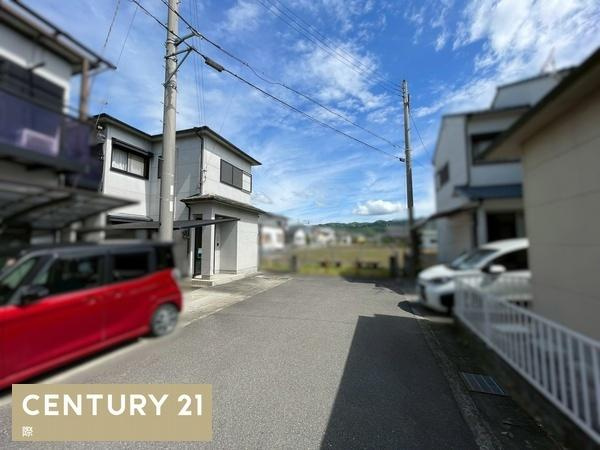 岩出市中迫　中古戸建の前面道路含む現地写真