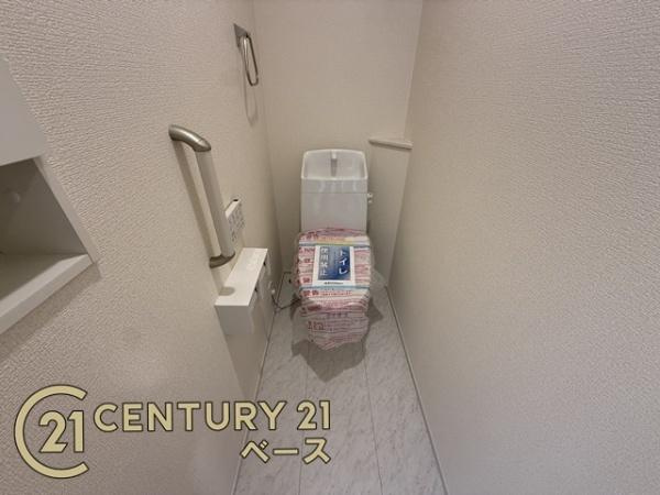 奈良市あやめ池南２丁目 １号棟 ／新築一戸建のトイレ|■現地撮影写真■清潔感ある綺麗なお手洗いです！