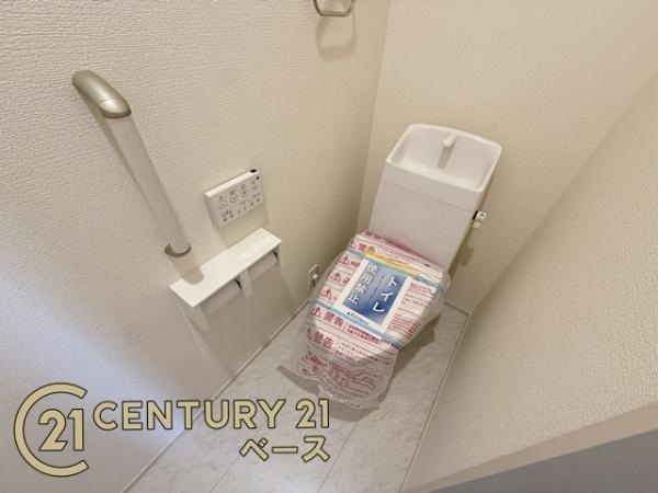 奈良市あやめ池南２丁目 １号棟 ／新築一戸建のトイレ|■現地撮影写真■ウォシュレット付きのお手洗いです！