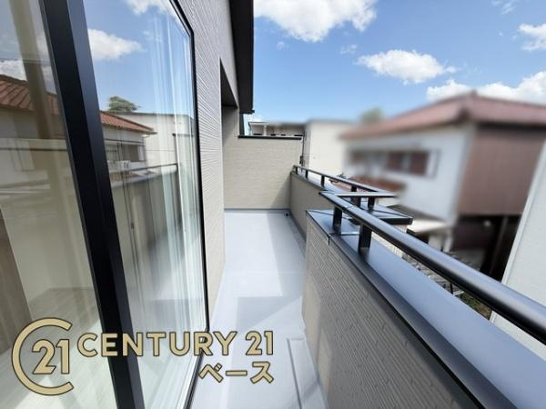 奈良市あやめ池南２丁目 １号棟 ／新築一戸建のバルコニー|■現地撮影写真■日当たりのよいバルコニー！洗濯物もよく乾きます！