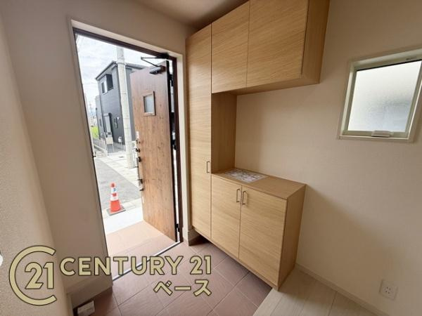 リーブルガーデン東九条町 １号棟 ／新築一戸建の玄関|■玄関にはシューズインクローゼットもありすっきり片付きます！