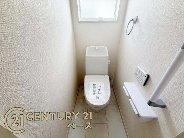 リーブルガーデン東九条町 １号棟 ／新築一戸建のトイレ|■トイレのたびに階段を上下する必要がなく快適です！