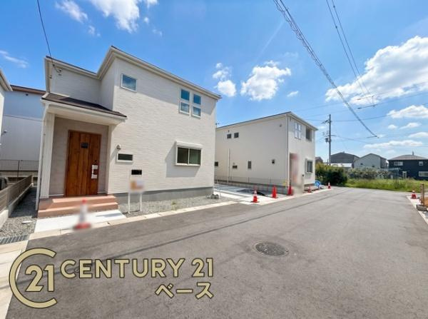 リーブルガーデン東九条町 １号棟 ／新築一戸建の前面道路含む現地写真|■道路との高低差がなく道路幅も広いため、駐車もしやすいです。