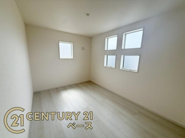 リーブルガーデン東九条町 １号棟 ／新築一戸建の洋室|■３部屋ある洋室も明るい雰囲気です！