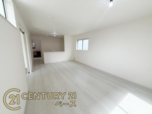 リーブルガーデン東九条町 １号棟 ／新築一戸建の居間・リビング|■家具のレイアウトもしやすい間取りです！