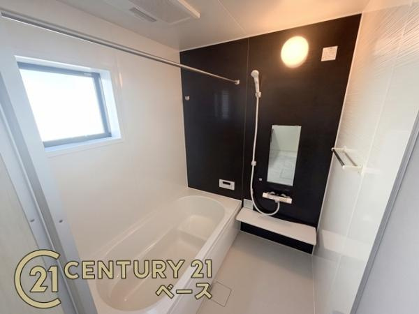 リーブルガーデン東九条町 ２号棟 ／新築一戸建の内観：施工例|■ゆったり１坪サイズ！足を伸ばしての入浴は疲れも癒してくれます！■