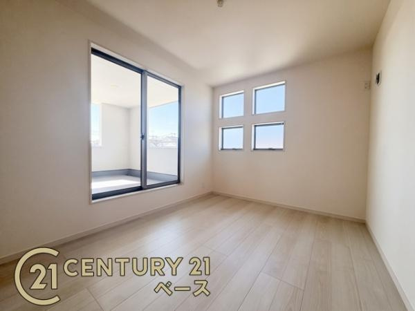 リーブルガーデン東九条町 ３号棟 ／新築一戸建の内観：施工例|■日当たりのよい明るい雰囲気の洋室です！■