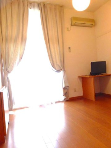 レオパレスＴＹヒルズの居間・リビング