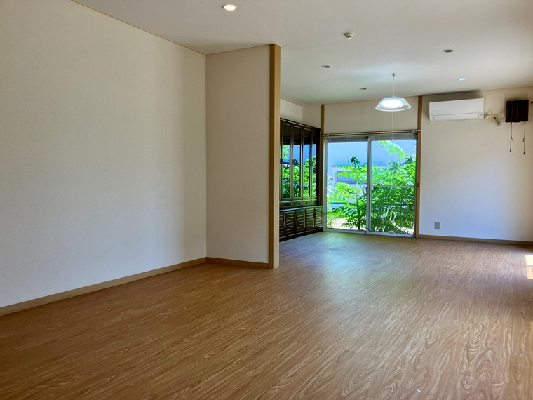 千歳台戸建の居間・リビング
