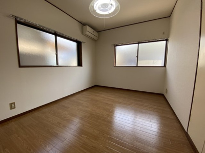 【洋室】 | アキシム羽生貸家 | 二階洋室も、二面採光で明るいです
前回募集時の写真です