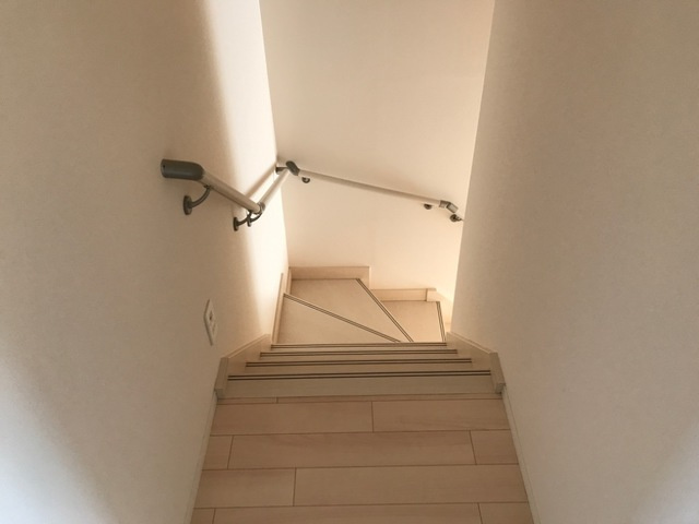 スカイ　クレールの内装|階段