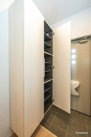 ソラティオの玄関|同タイプの画像です。色、仕様は若干異なる場合がございます。