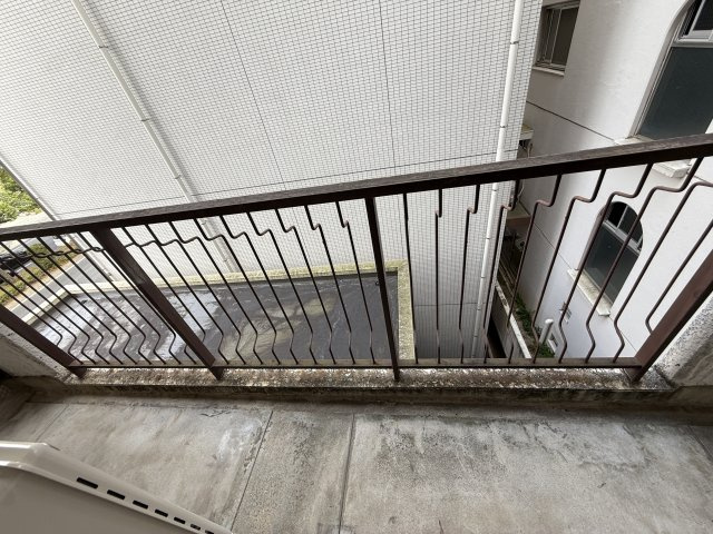シャンブル東山のバルコニー|バルコニーからの眺めを楽しみながら食事をしませんか