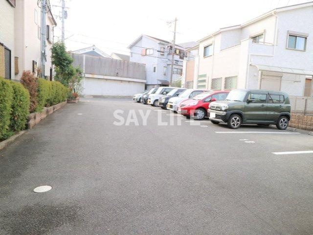 サンクレール志紀の駐車場