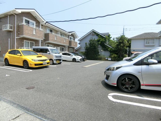 メディオ・コルソＢの駐車場