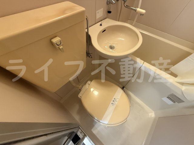 スリーテンロフトのトイレ|落ち着いた色調のトイレです