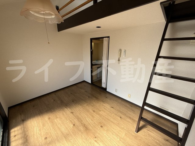 スリーテンロフトの居間・リビング|こちらの居間で趣味の時間をお楽しみください