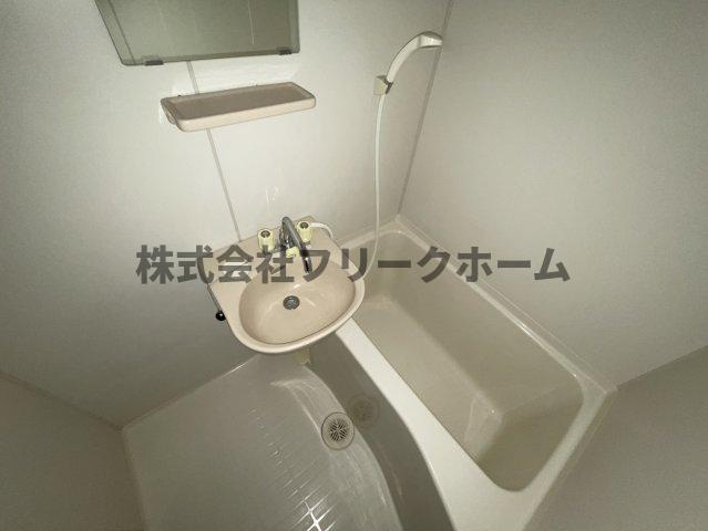 三鷹市上連雀１丁目の賃貸マンションの浴室