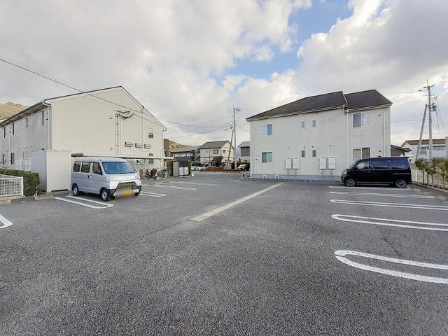 ヴェルデシャトーＢの駐車場|駐車スペースもあります