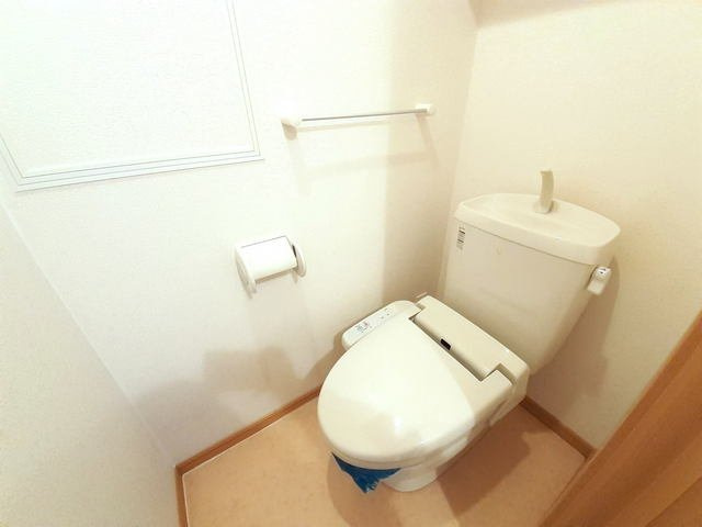 ヴェルデシャトーＢのトイレ|ゆったりとした空間のトイレです