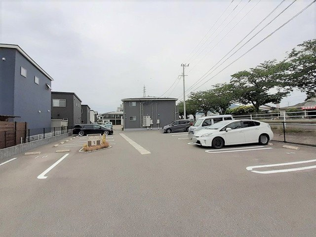 フェリーチェ　ドマーニ　Ⅰの駐車場|駐車場完備です