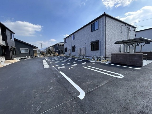 エイトリバー　Ｂの駐車場|駐車場完備です