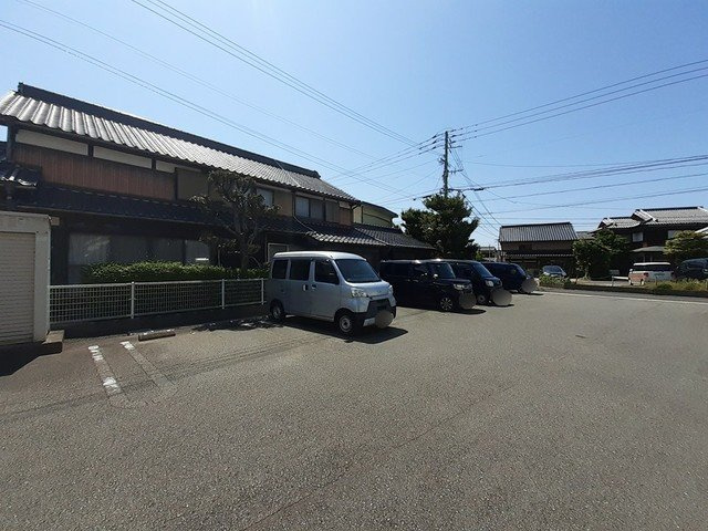 シャトーミロワールの駐車場|駐車場に車を止められます