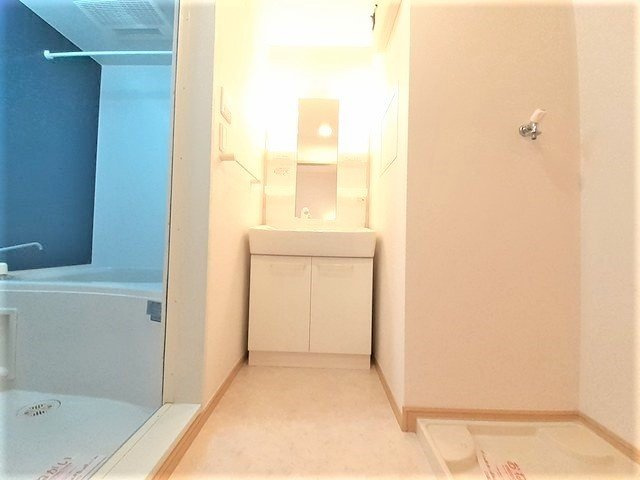 シャトーミロワールの洗面所|広い洗面スペース