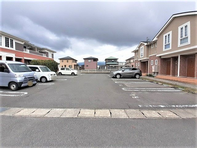 クレメントＦの駐車場|駐車スペースもあります