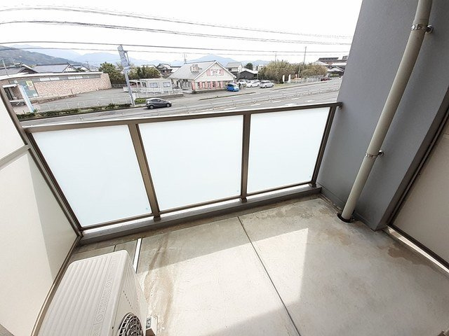 ルイシャトレ鏡のバルコニー|広々としたバルコニーです