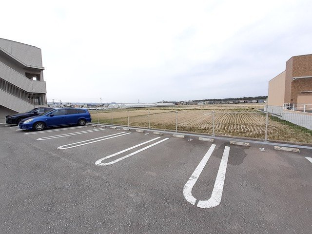 ルイシャトレ鏡の駐車場|カースペースがあります