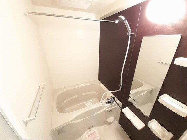 ルイシャトレ鏡の浴室|コンパクトで使いやすいお風呂です