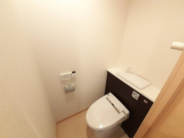 ルイシャトレ鏡のトイレ|ゆったりとした空間のトイレです