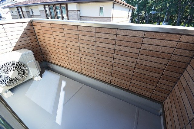 エターナル　ハーモニー　Ａのバルコニー|暖かな日差しのふりそそぐバルコニー