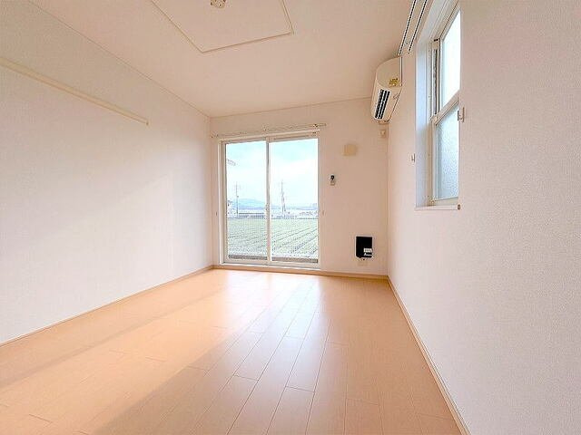 プリムローズ　Ⅲの内装|明るい色調の室内です