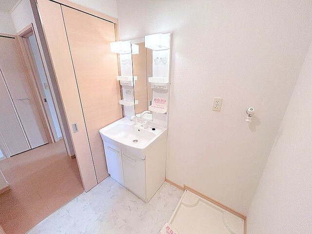 プリムローズ　Ⅲの洗面所|明るい洗面所です