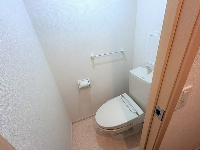 カーサデュエのトイレ|落ち着いた色調のトイレです