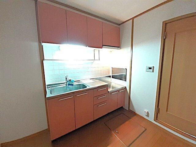 ライフコート鏡Ａのキッチン|コンパクトなキッチンで掃除もラクラク