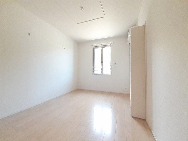 フォーエバー　ハーモニー　Ｂの内装|明るい室内です