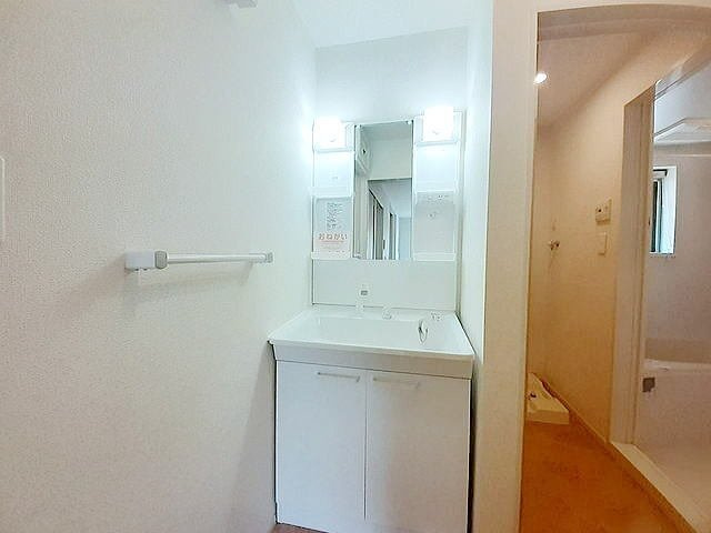 フォーエバー　ハーモニー　Ｂの洗面所|明るい洗面所です