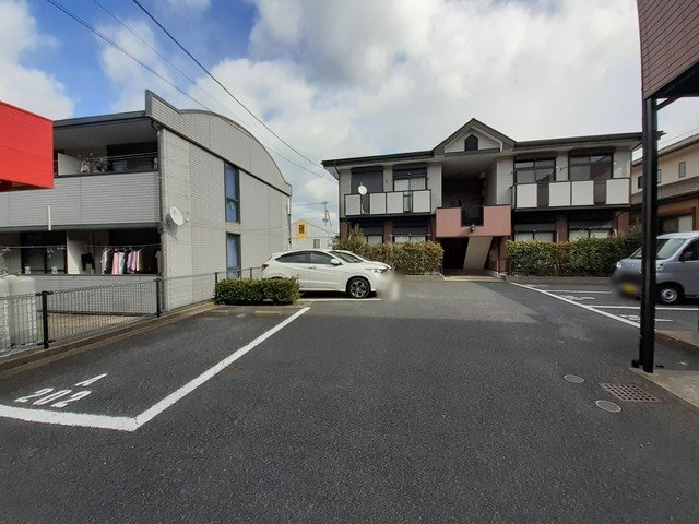 サンコーポＢの駐車場|駐車場があるので、車を買う予定の方も安心です