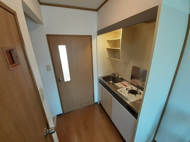 新興ハイムⅡのキッチン|コンパクトなキッチンで掃除もラクラク