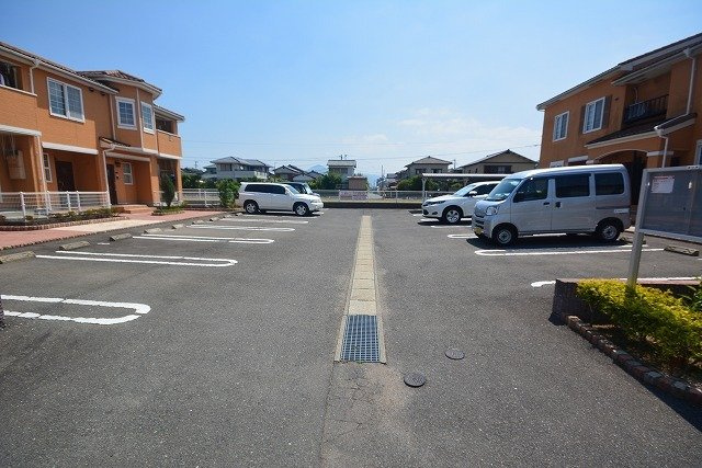 ボヌールＢの駐車場|駐車場があるので、車を買う予定の方も安心です