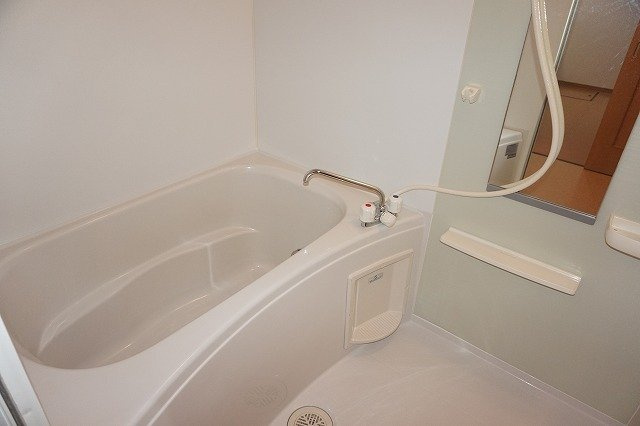 ボヌールＢの浴室|日々の疲れを癒すお風呂付です