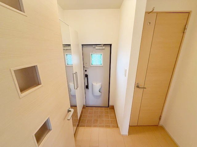 ラフィナート松南の玄関|収納もある玄関です