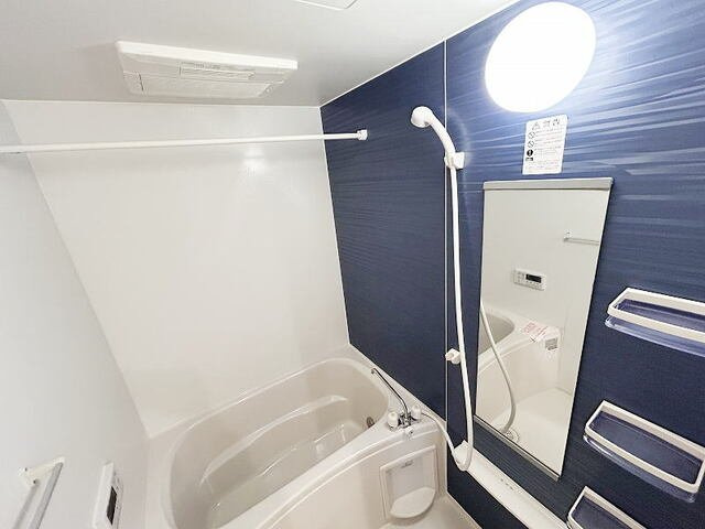 ベルセフォネⅢの浴室|落ち着いた空間のお風呂です