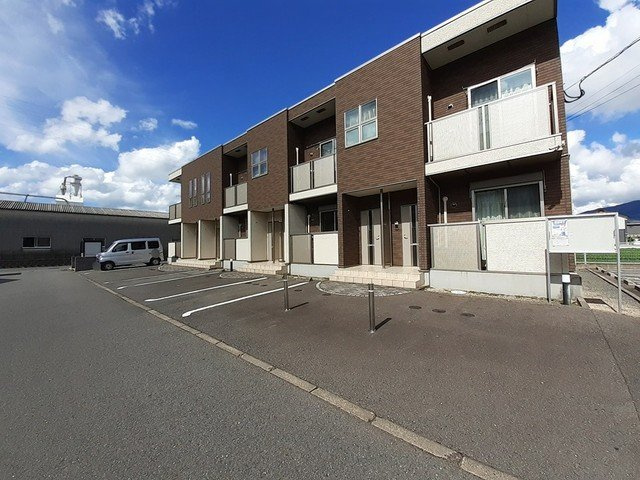 ジュネス原１番館の駐車場|駐車場完備です