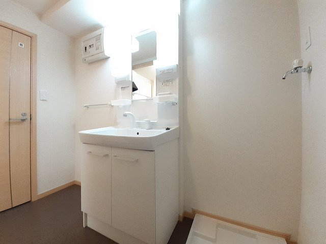 ジュネス原１番館の洗面所|脱衣スペースもあります